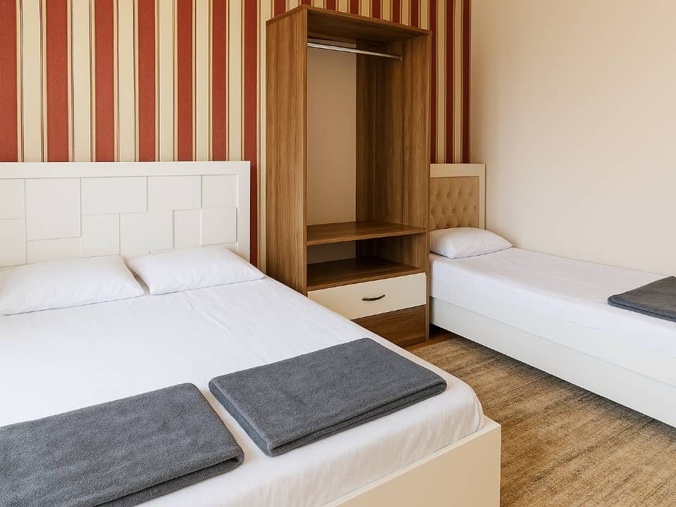 red beach hotel restaurant hormuz iran