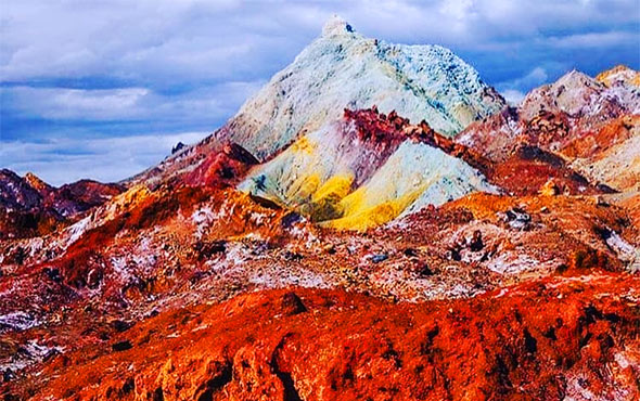 rainbow valley hormuz island