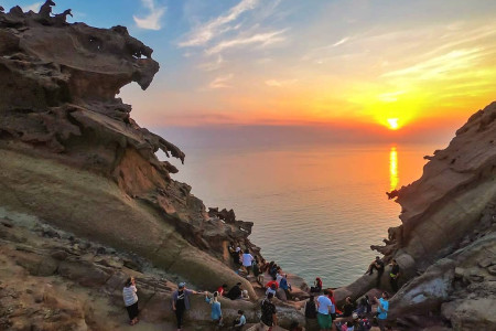 statue valley in hormuz usland
