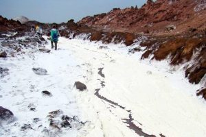 دیدنی های جزیره هرمز – 5 مکان برتر توریستی 49 نمکزار هرمز