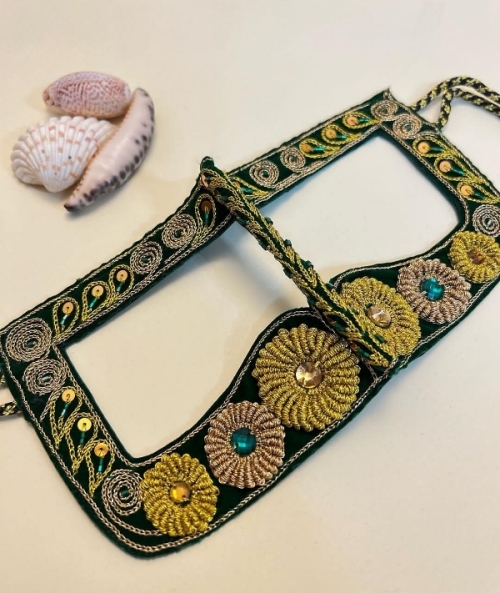 سوغات جزیره هرمز 14 سوغات جزیره هرمز خاک رنگی صدف لباس محلی