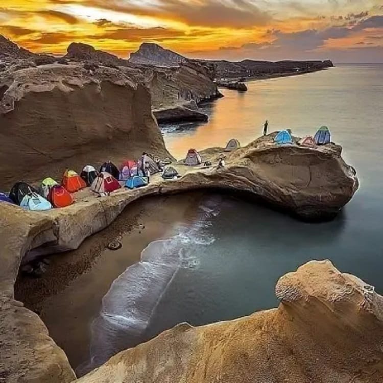 کمپینگ در جزیره هرمز وسایل مورد نیاز هزینه ها فصل مناسب و مکان مناسب