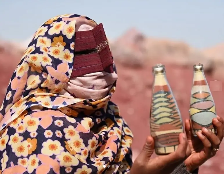 خاک رنگی سوغات هرمز