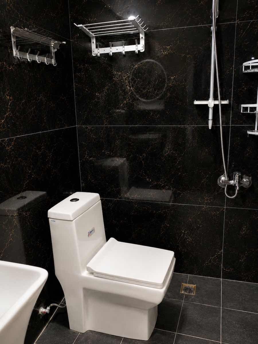 حمام اختصاصی سوئیت ۱۰۸ هتل ساحل سرخ هرمز